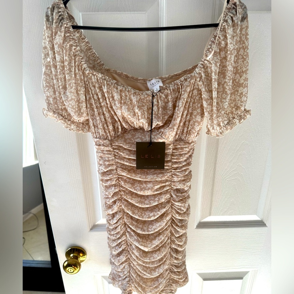 Le Lis scrunch dress. NWT. Size small